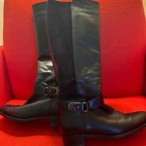 ⭐️SALE⭐️Aquatalia knee high leather boots with elastic side cusses.